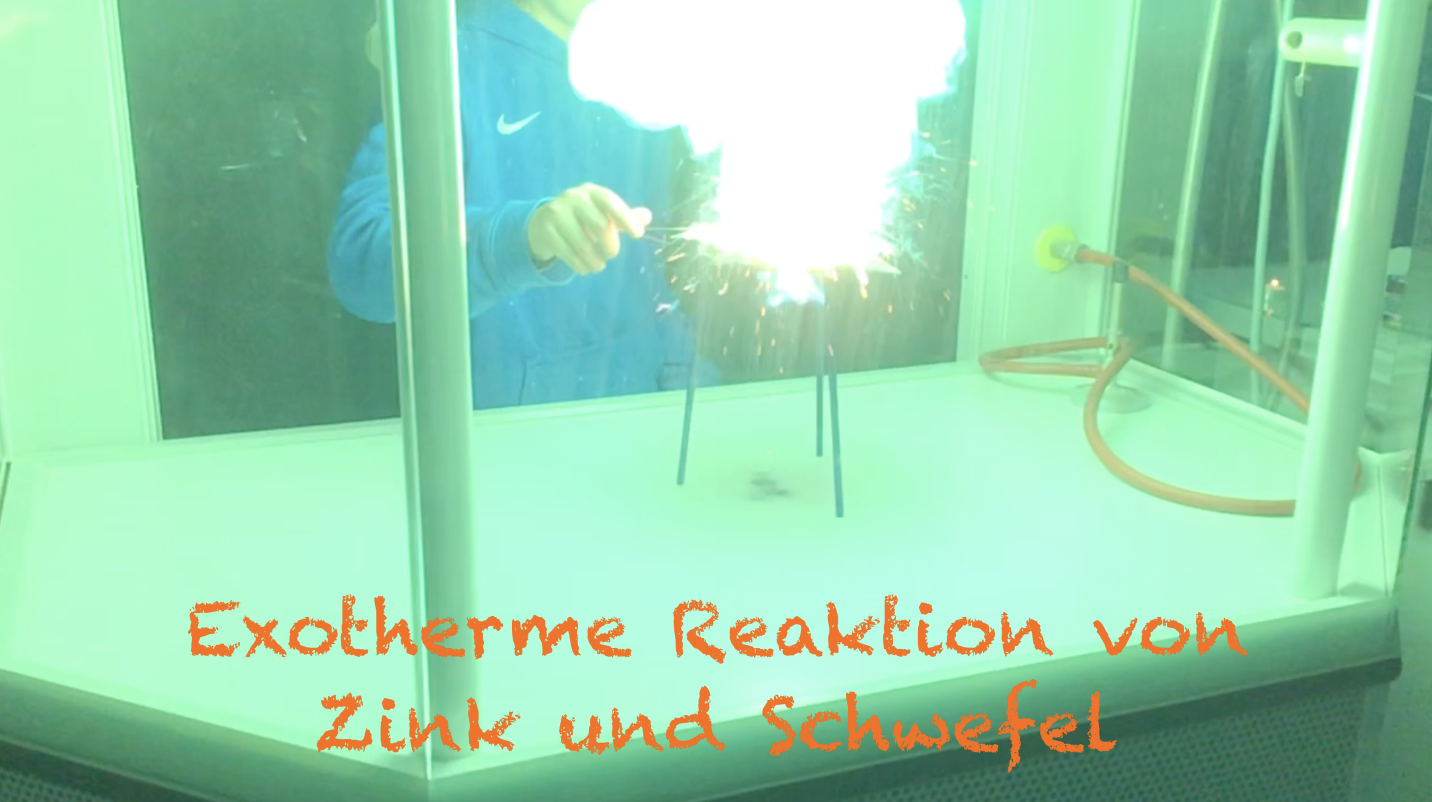 Aus dem Chemieunterricht: Feuer und Flamme mit Zink und Schwefel!